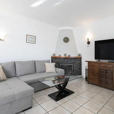 Piscine A La Fustera